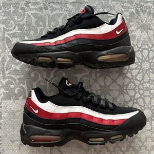 ⚫️🔴⚪️ Men’s Nike Air Max ‘95 Size 11.5